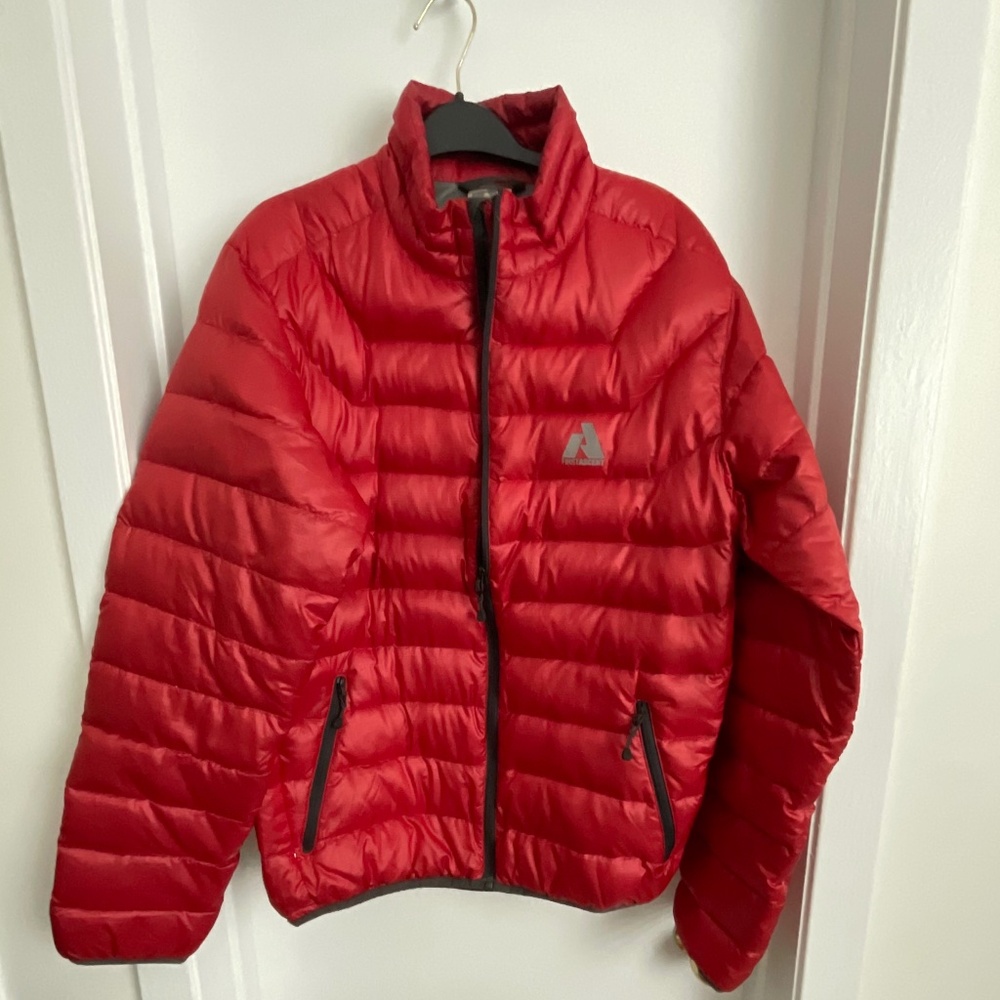 NWOT Men’s First Ascent down jacket